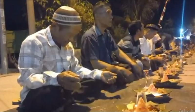 6 Contoh Undangan Malam Tirakatan di RT yang Bikin Warga Kumpul Semua