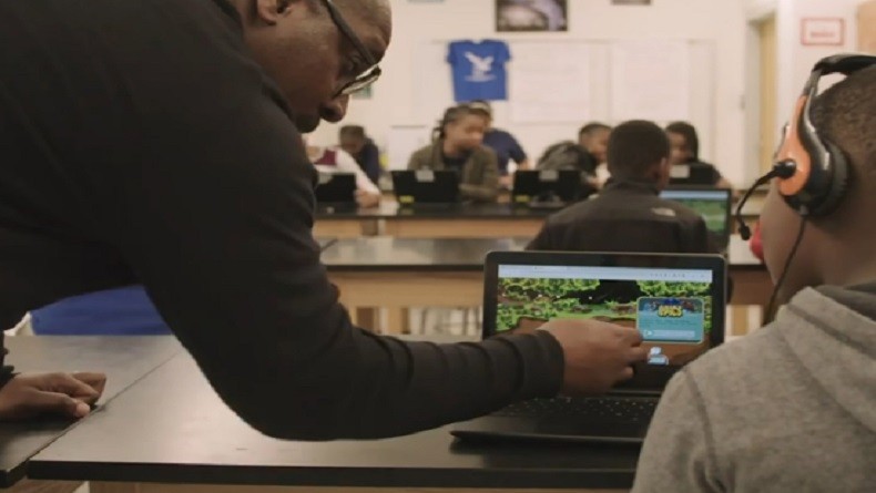 Bos Lenovo Prediksi AI Merambah ke Ponsel dan Komputer Tahun Depan, Perangkat Makin Cerdas