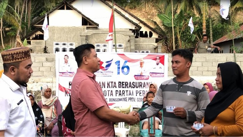 200 Warga Gorontalo Antusias Terima KTA Berasuransi Partai Perindo