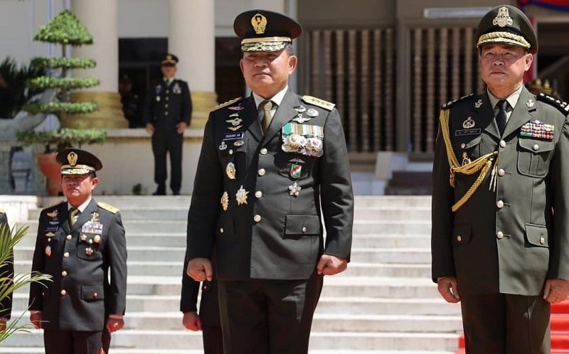 KSAD Jenderal Dudung Dianugerahi Medali Kehormatan Negara oleh Kamboja