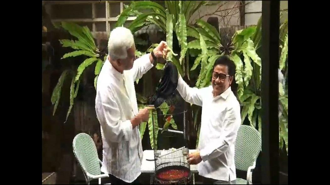 Ngeteh Bareng, Ganjar Hadiahkan Cak Imin Lovebird Berwarna Kepala Merah dan Badan Hijau