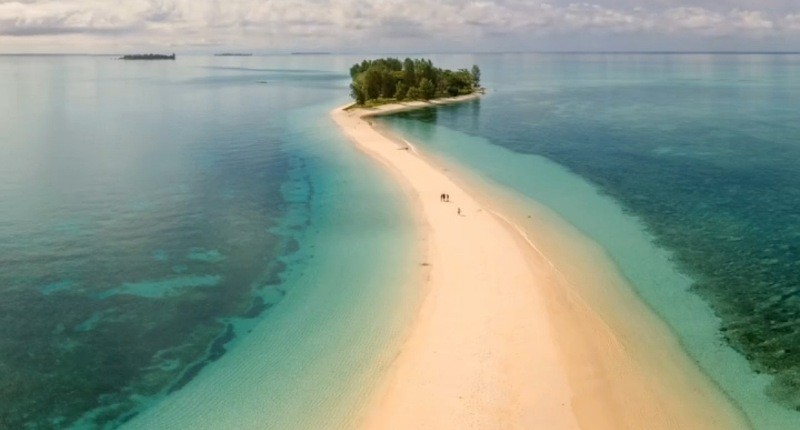Surga Indah Tersembunyi di Maluku Utara, Singgah ke Tempat Terpencil Ada Pulau yang Bisa Terbelah