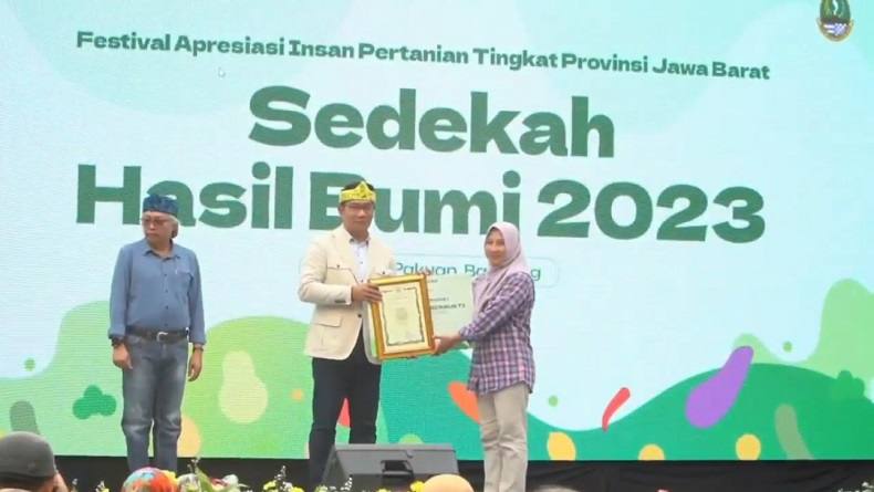 Ridwan Kamil Beri Penghargaan Insan Pertanian Penghasil Produk Unggulan di Jabar