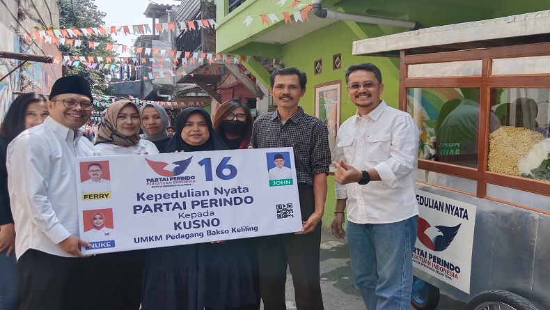 Peduli UMKM, Partai Perindo Bantu Pedagang Bakso di Kota Bandung