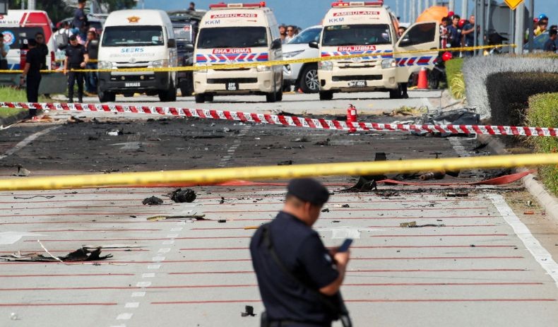 Singapura Bantu Malaysia Selidiki Kasus Pesawat Jatuh di Jalanan Tewaskan 10 Orang