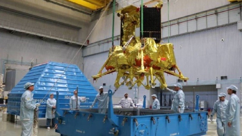 Pesawat Luar Angkasa Rusia Tabrak Bulan, Tandai Akhir Luna-25