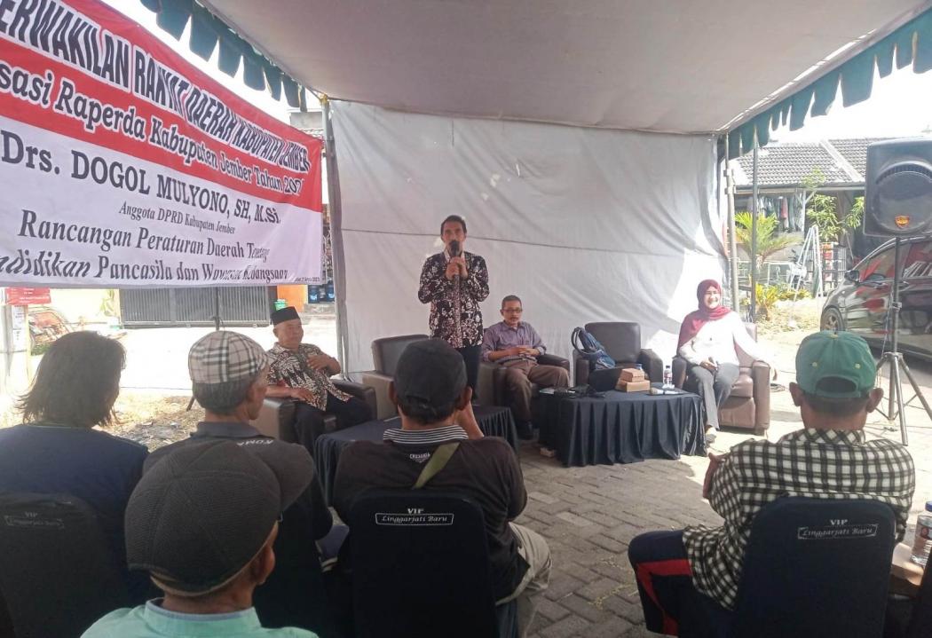Sosialisasi Raperda di Jember, Warga Soroti Kelangkaan Pupuk Subsidi dan Mandeknya Insentif Guru Ngaji