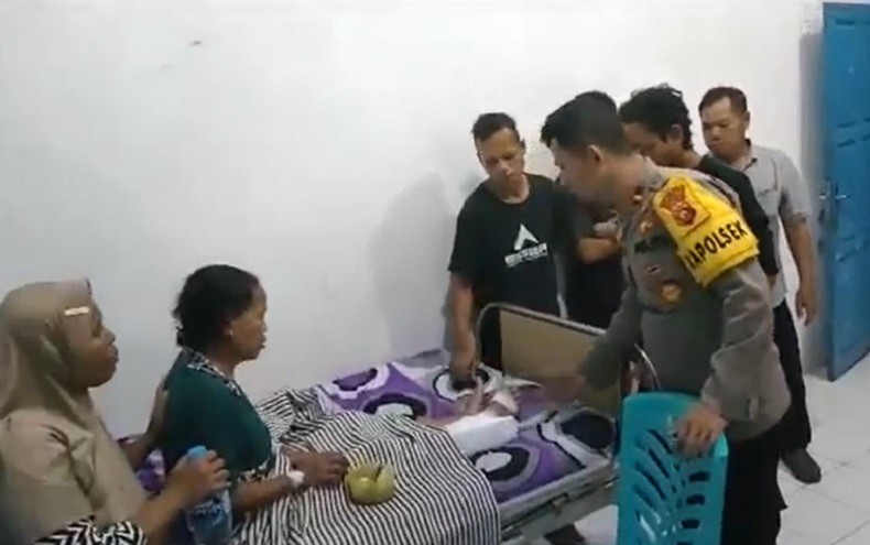 Pemkab Sekadau Tanggung Biaya Pengobatan Korban Jembatan Putus Desa Mentukak