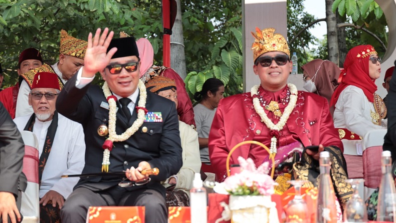 Ridwan Kamil Hadiri Karnaval Pesona Nusantara Bekasi Keren 2023