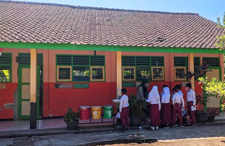Bangunan SDN Semuten Bantul Rusak Parah, Atap dan Dinding Nyaris Ambrol
