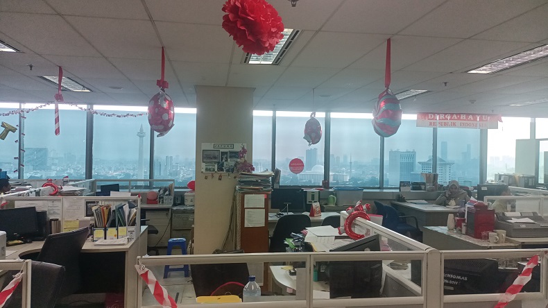 Hari Pertama ASN WFH, Begini Suasana Ruang Kerja di Balai Kota DKI