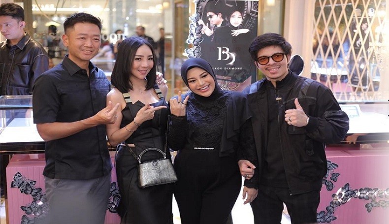 Diajak Desain Perhiasan, Ini yang Dilakukan Aurel Hermansyah dan Atta Halilintar 