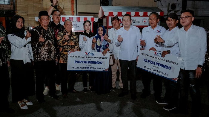 Potret Perindo Bagikan Gerobak Dorong untuk Tingkatkan Pendapatan Pedagang UMKM