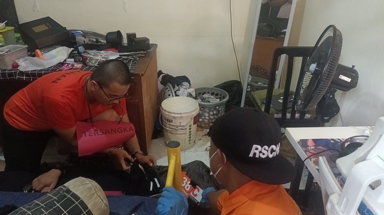 Rekonstruksi Pembunuhan Mahasiswa UI, Pelaku Akui Tusuk Korban 30 Kali