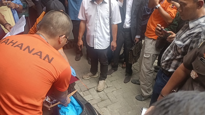 Rekonstruksi Pembunuhan Mahasiswa UI, Pelaku Sudah Siapkan Pisau di Jok Motor