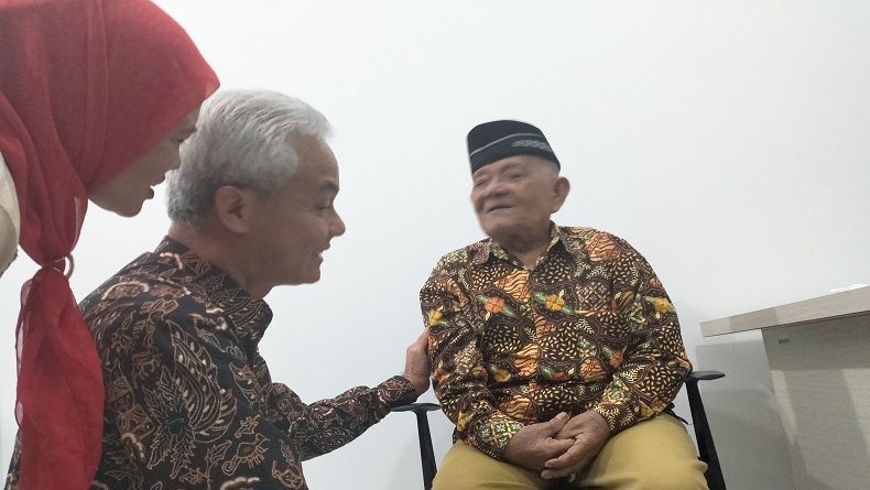 Tak Putus Silaturahmi, Ganjar Pranowo Selalu Kunjungi Orang Tua Sahabat di Jogja
