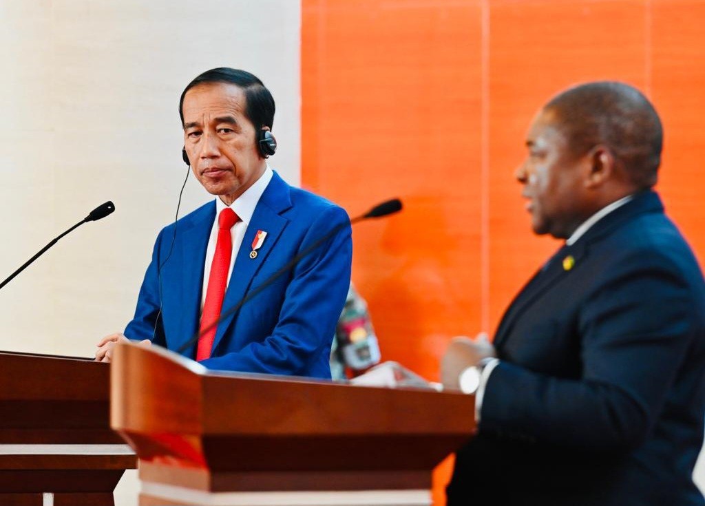 Jokowi Dorong Ekspor Kereta Produksi BUMN Indonesia ke Mozambik