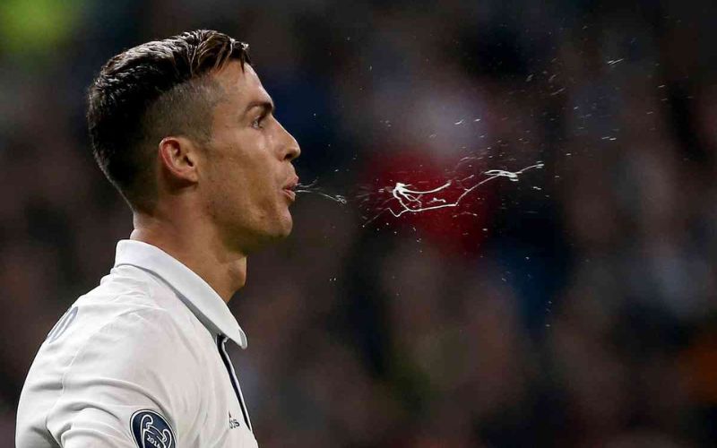 Alasan Pesepak Bola Suka Meludah di Lapangan, Ternyata gegara Hal Ini