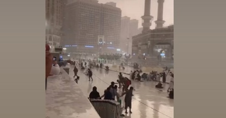 Hujan Badai di Makkah, Jemaah Berjatuhan Terseret Angin hingga Pembatas Jalan Beterbangan
