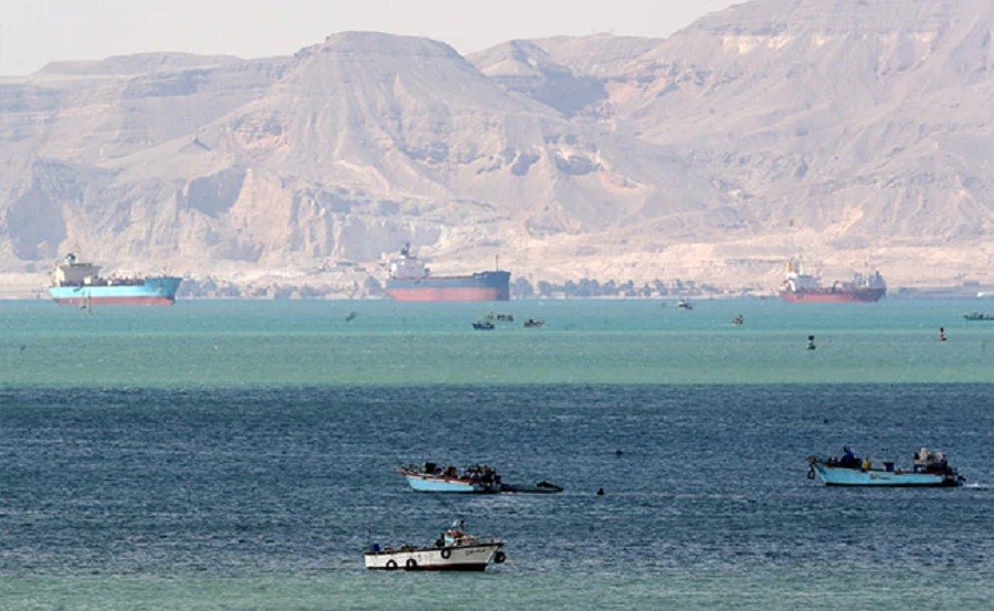 Dua Kapal Tanker Tabrakan di Terusan Suez, Salah Satunya Berbendera Singapura