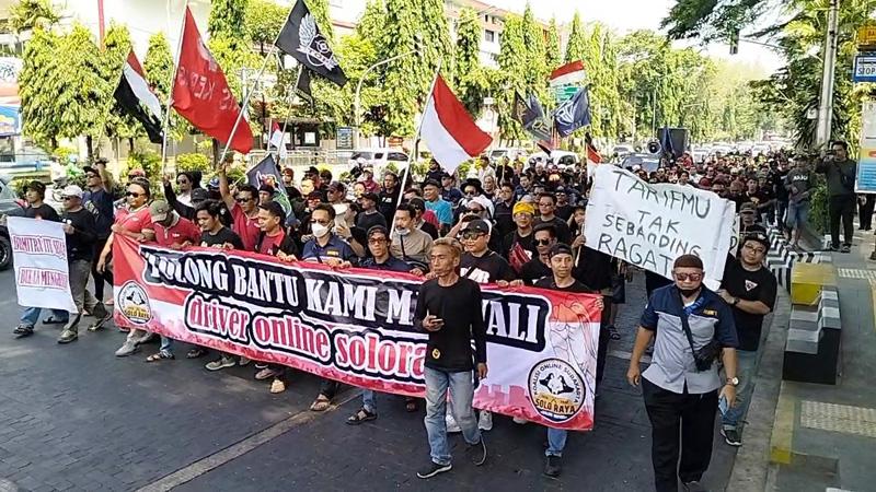  Ratusan Driver Taksi Online Demo Minta Gibran Upayakan Kenaikan Tarif