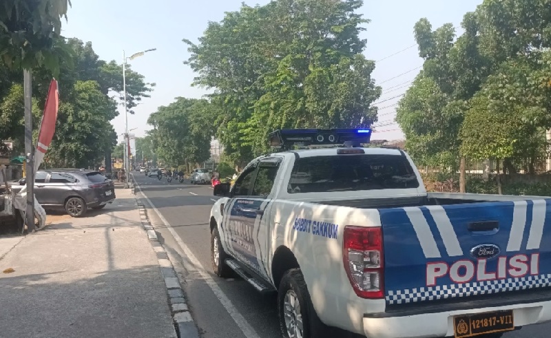 Polisi Kerahkan ETLE Mobile di Jalan Raya Lenteng Agung, Pemotor Lawan Arah Tak Terlihat