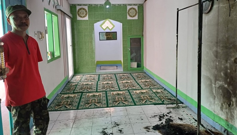 Maling Kotak Amal, Pemuda di Tebet Bakar Tirai hingga Karpet Musala gegara Nyamuk 