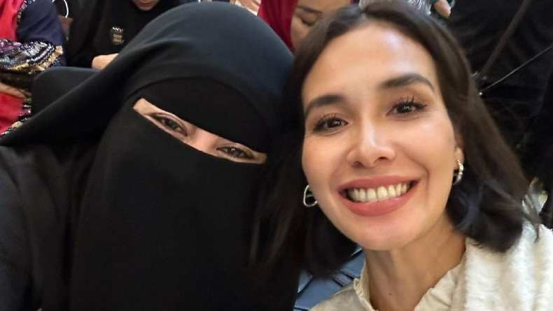 5 Potret Artis Hadiri Ceramah Habib Umar, Penampilan Marsha Timothy Justru Menuai Kritik dari Netizen