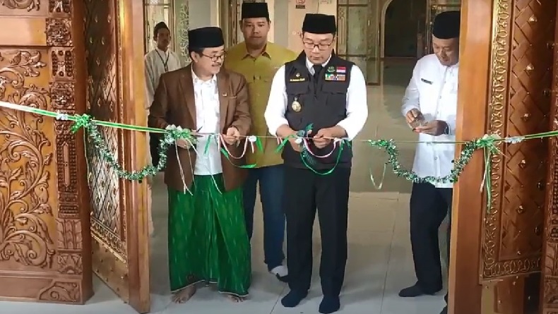 Gubernur Jabar Ridwan Kamil Resmikan Masjid Jami Al-Karomah Kertasemaya Indramayu