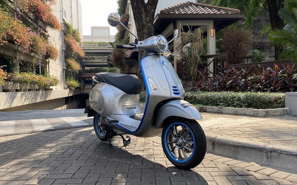Jadi Motor Listrik Premium, Baterai Vespa Elettrica Setara Mobil Bekas