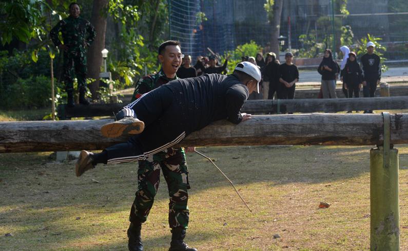 Ratusan Siswa SMA Al Azhar 14 Digembleng di Markas Batalion Arhanud 15 Semarang
