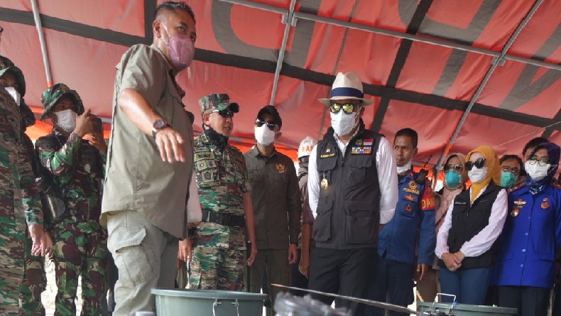 Ridwan Kamil Janji Bantu Warga Tertampak Kebakaran TPA Sarimukti KBB