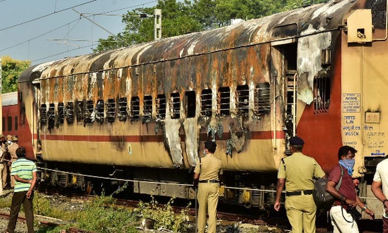 Ada-Ada Saja! Penumpang Kereta Masak Pakai Kompor Gas Picu Ledakan, 9 Orang Tewas