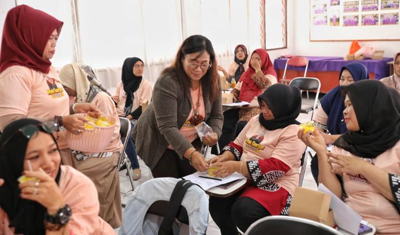 Mak Ganjar Gandeng Komunitas Pelaku UMKM Gelar Pelatihan Pembuatan Manisan Carica di Wonosobo
