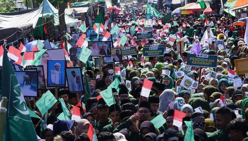 Lepas Puluhan Ribu Anak Muda dalam Pawai Alegoris HUT ke-88 NWDI, Pesan TGB: Maju, Songsong Masa Depan