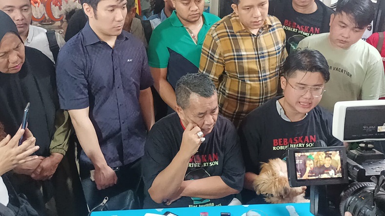 Pria Pemasang Bendera Merah Putih di Leher Anjing Temui Hotman Paris