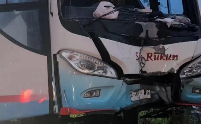 Bus Kecelakaan di Tanjakan Selarong Puncak Bogor saat Hujan Deras, Diduga Rem Blong