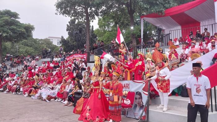 Meriah! Parade Budaya Merah Putih di Lapangan Banteng Dipadati Masyarakat