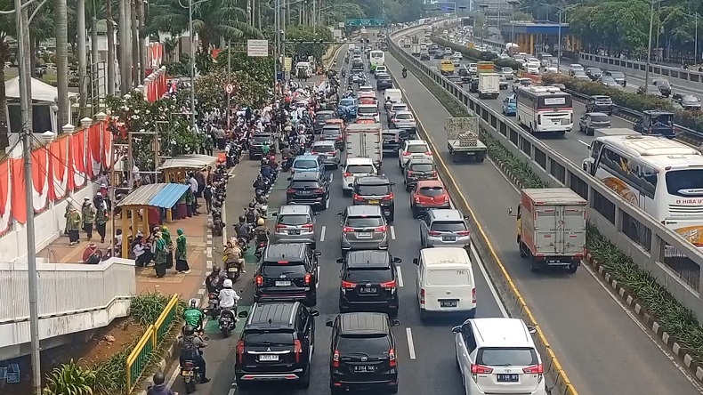 Guru Madrasah Swasta Berunjuk Rasa di Depan Gedung DPR, Ini Tuntutannya