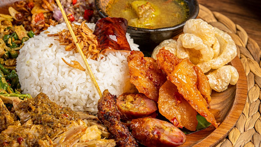 Menjajal Cita Rasa Kuliner Khas Bali di PIK Jakarta, Ada Nasi Campur hingga Bebek Betutu