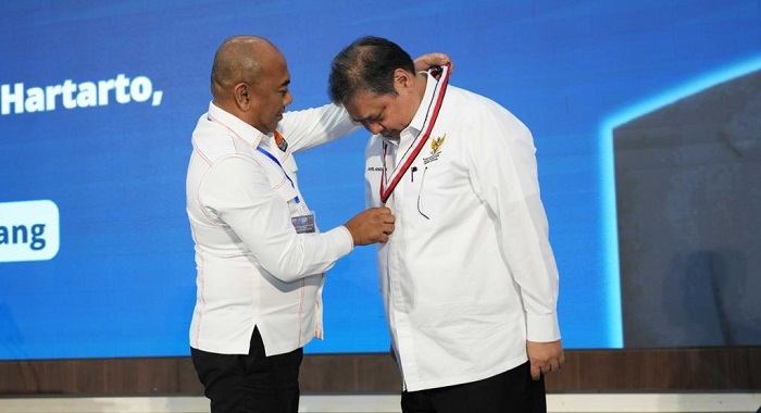 Berkat Revolusi Industri 4.0, Airlangga Raih Tokoh Transformasi Industri di BKTI PII Award