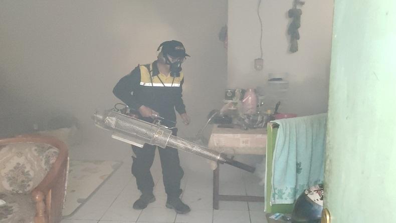 Kurangi Penyebaran DBD, Partai Perindo Fogging Lingkungan Cibeunying Kidul Bandung