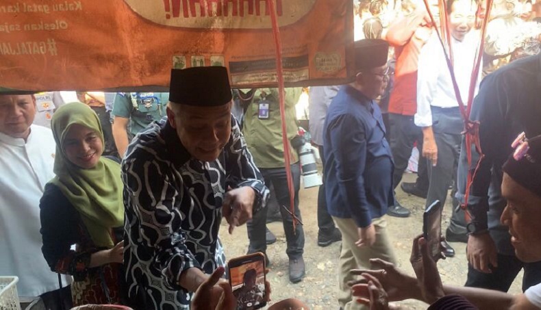 Temani Jokowi Blusukan ke Pasar Grogolan Pekalongan, Ganjar Didoakan Pedagang Jadi Presiden