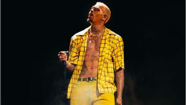 Lirik Lagu Summer Too Hot-Chris Brown dan Terjemahan, Gairah Cinta Musim Panas