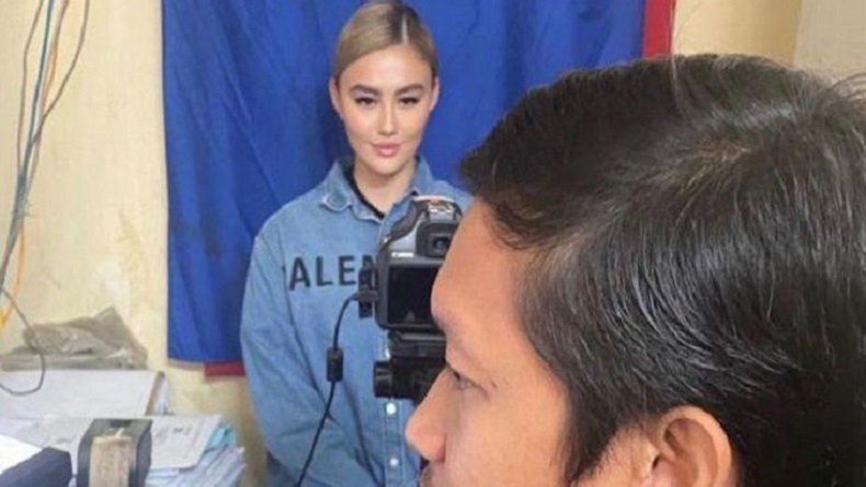 Penyanyi Agnez Mo Tiba-tiba Datangi Kantor Kelurahan di Jakbar, Ternyata Mau Bikin e-KTP