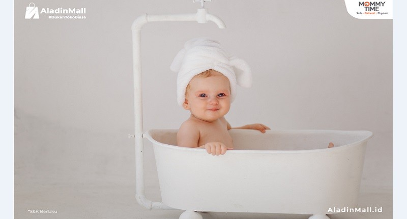 9 Rekomendasi Perlengkapan Mandi Bayi yang Aman dan Nyaman untuk si Kecil