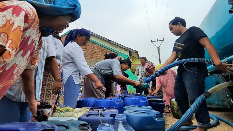 Kekeringan di Purwakarta, Warga Cicariu Plered Pakai Air Kubangan untuk Cuci dan Mandi