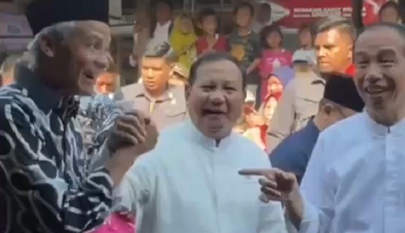 Penjelasan Jokowi Tunjuk-tunjuk Ganjar di Pasar Grogolan Pekalongan: Kan Bareng-bareng
