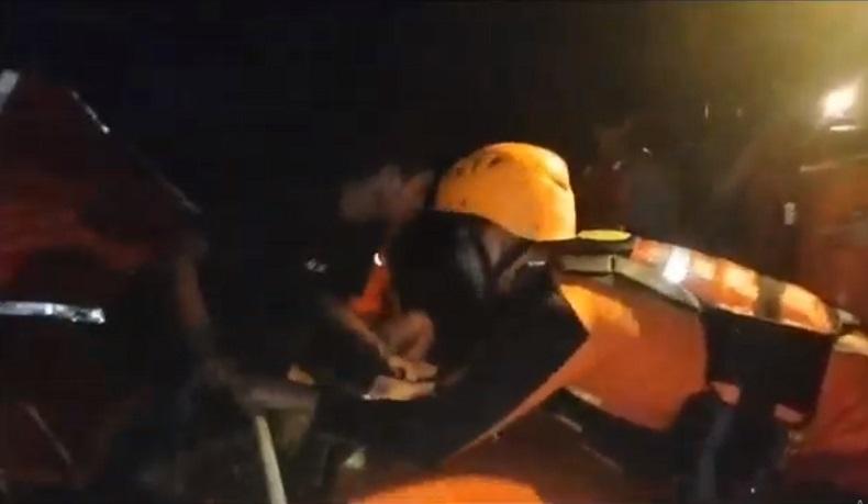 Kapal Pupuk Karam di Perairan Ujung Pandaran, 8 ABK Selamat setelah 6 Jam Mengapung di Laut