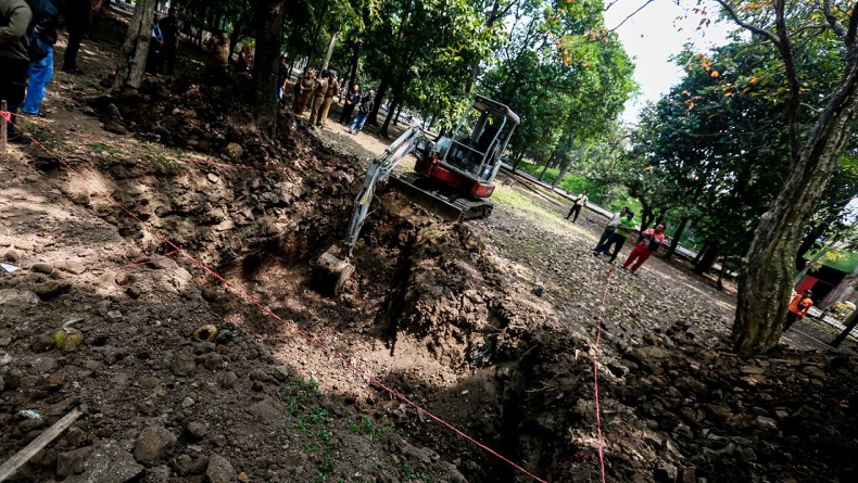 Atasi Imbas Kebakaran TPA Sarimukti, Pemkot Bandung Bikin Lubang Sampah di Tegallega